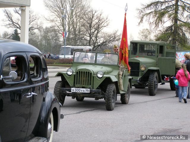 Праздничное шествие и церемония возложения венков.  9 мая 2010 Сестрорецк.