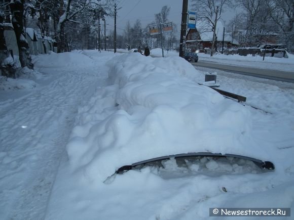 На вокзале остановка сложилась, как картонный домик