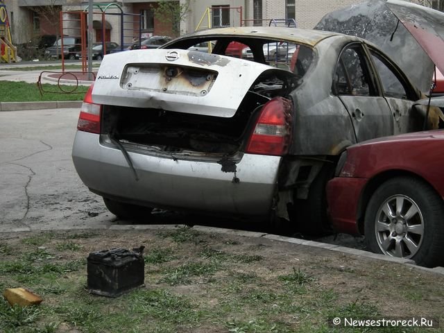 В Сестрорецке сгорели сразу три автомобиля