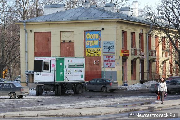 В Сестрорецке заработал стационарный пост приема опасных отходов