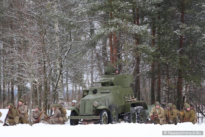 В Сестрорецке состоялась военно-историческая реконструкция "Ленинградский День Победы"