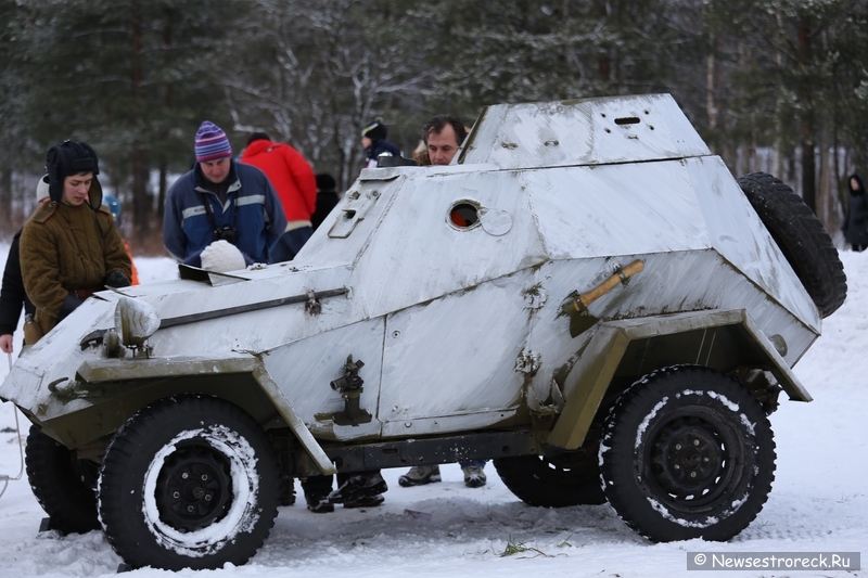 В Сестрорецке состоялась военно-историческая реконструкция "Ленинградский День Победы"