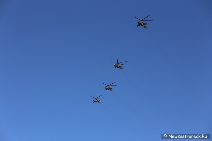 Очевидцы: Военные вертолеты пугают жителей Сестрорецка