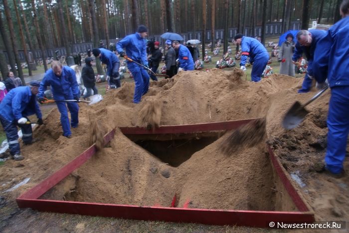 В Сестрорецке захоронили останки 28 советских солдат