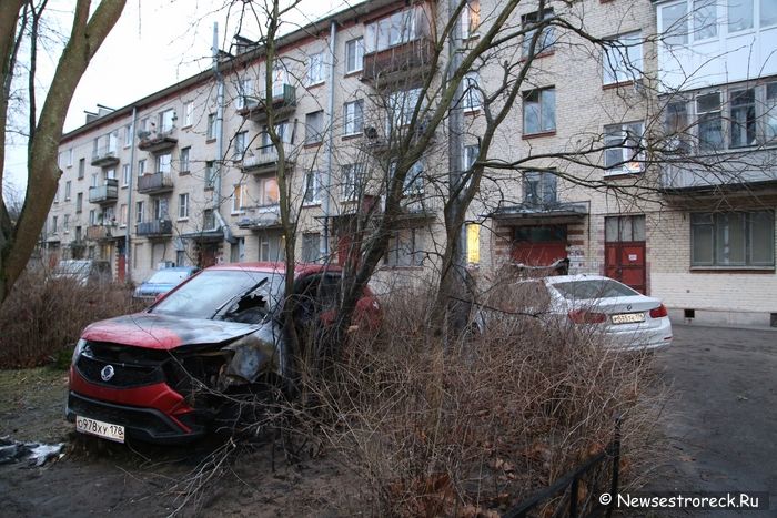 На ул.Володарского, д.9 сгорели две машины