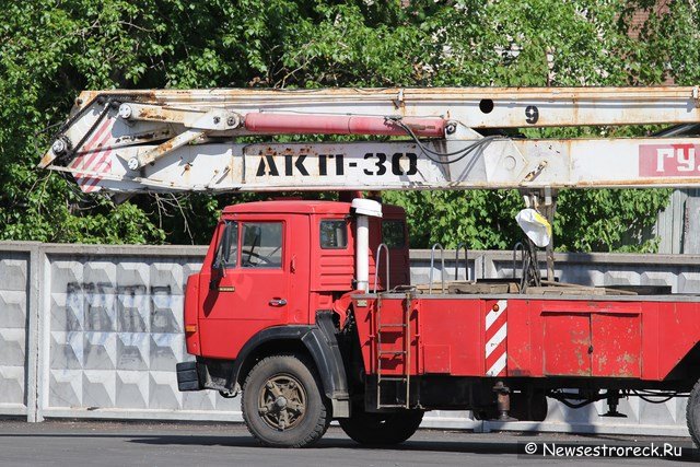 Из горящей квартиры на Дубковском шоссе д.17 спасли трёх жильцов