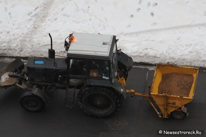 В Курортном районе нет проблем с противогололедными материалами