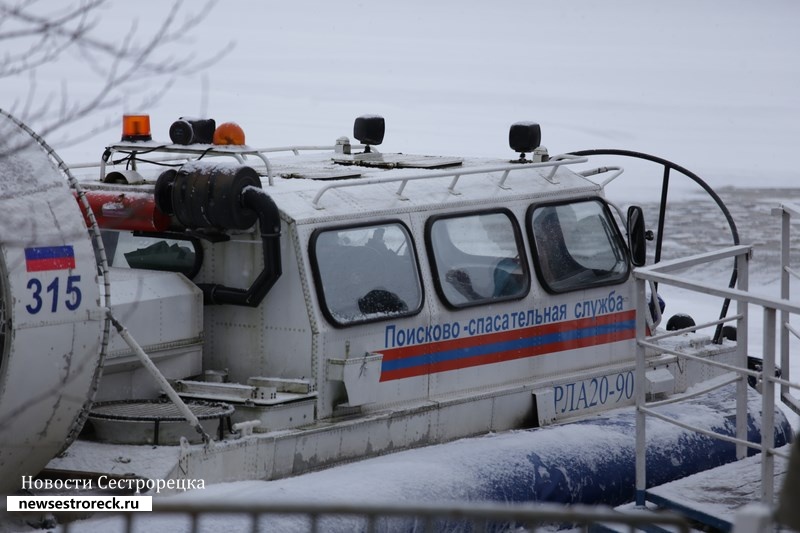 Мужчина едва не погиб на озере Сестрорецкий Разлив