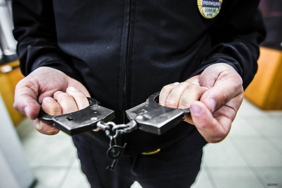 В Сестрорецке полицейские задержали мужчину за совершение краж