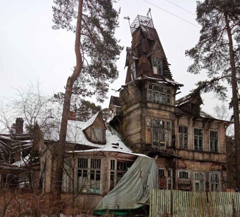 Собственник деревянных дач в Сестрорецке снова заплатит за небрежное отношение к историческому наследию