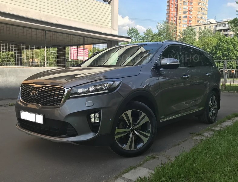 С парковки ЖК "Светлый мир" угнан автомобиль Kia Sorento Prime